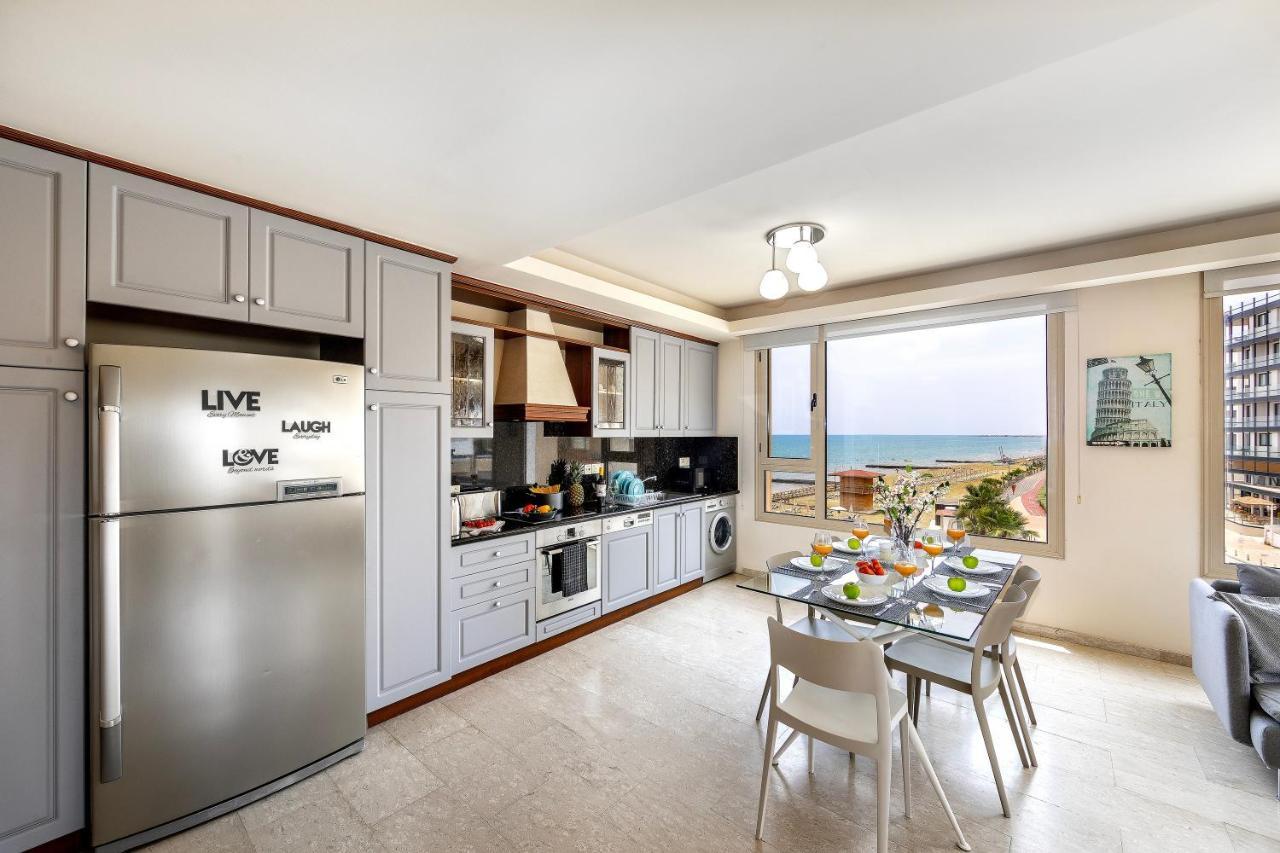 Mackenzie Beachfront Eftyhia Suite Lárnaca Exterior foto