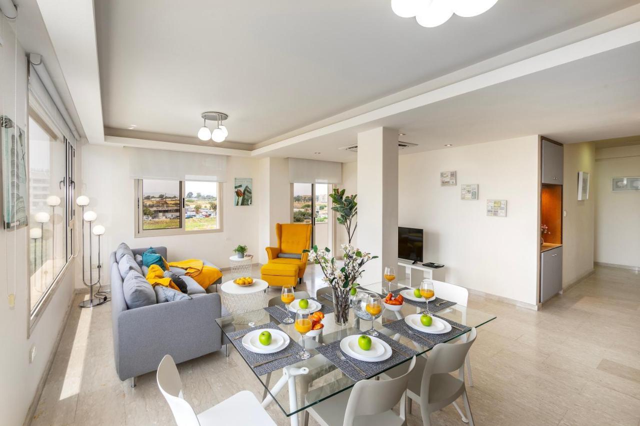 Mackenzie Beachfront Eftyhia Suite Lárnaca Exterior foto